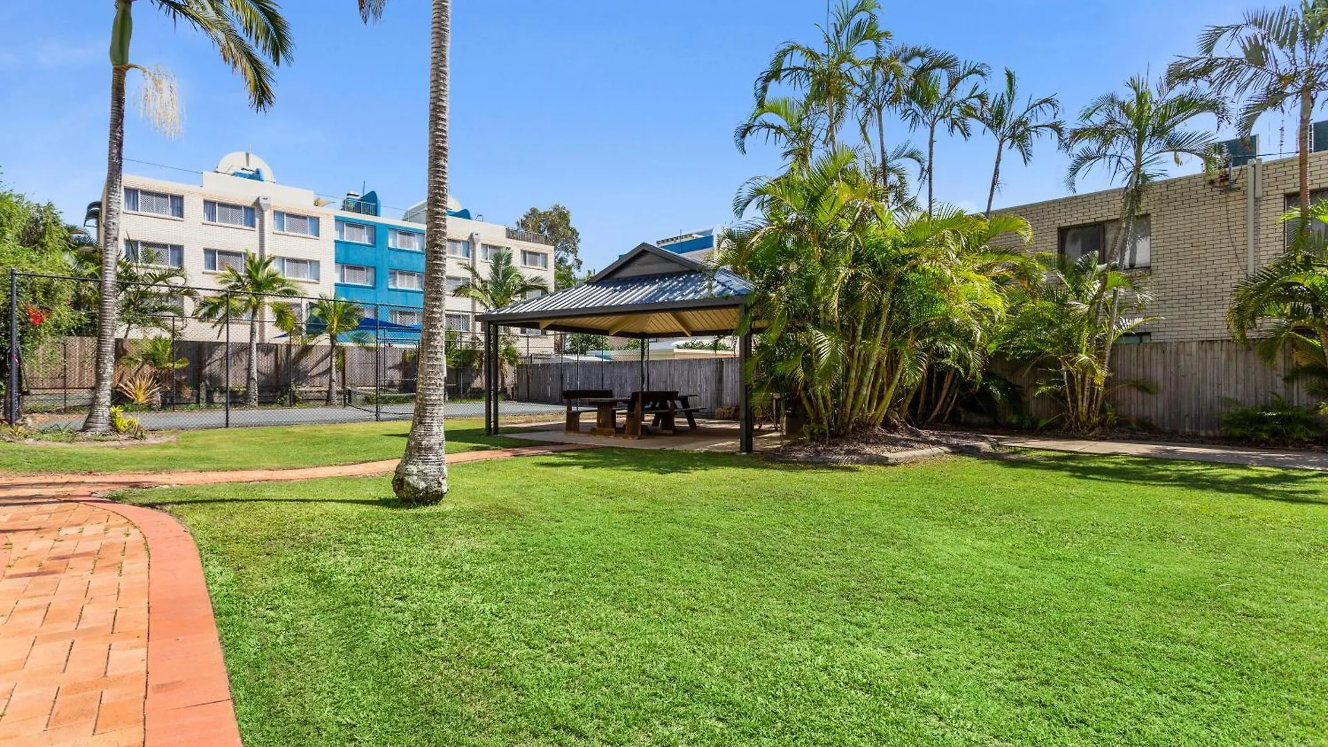 *** Resort Kalua Holiday Apartments Maroochydore Australia